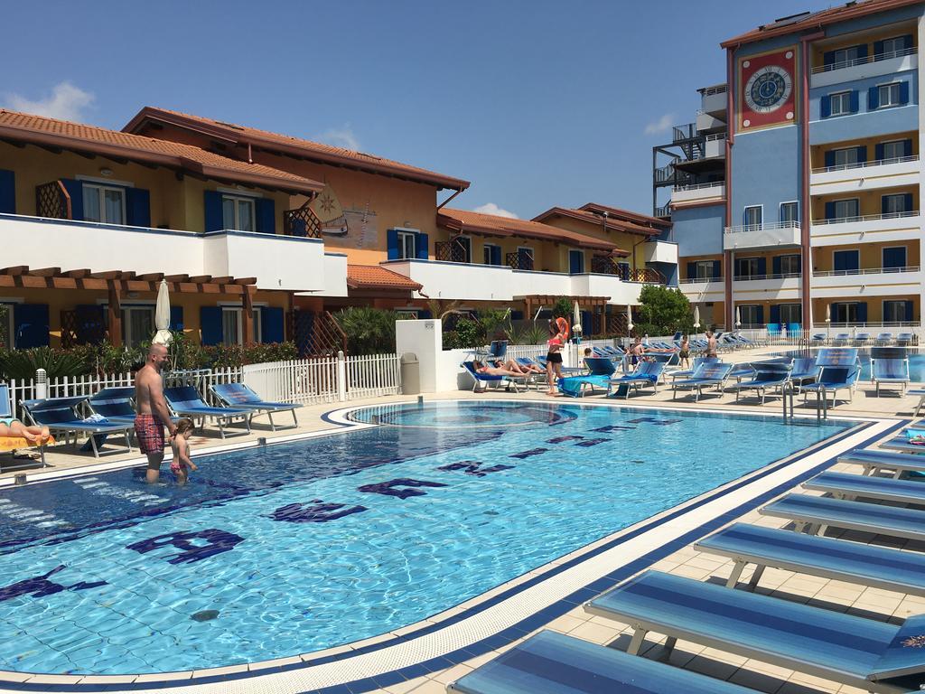 Villaggio Hemingway - Family Aparthotel Caorle Dış mekan fotoğraf