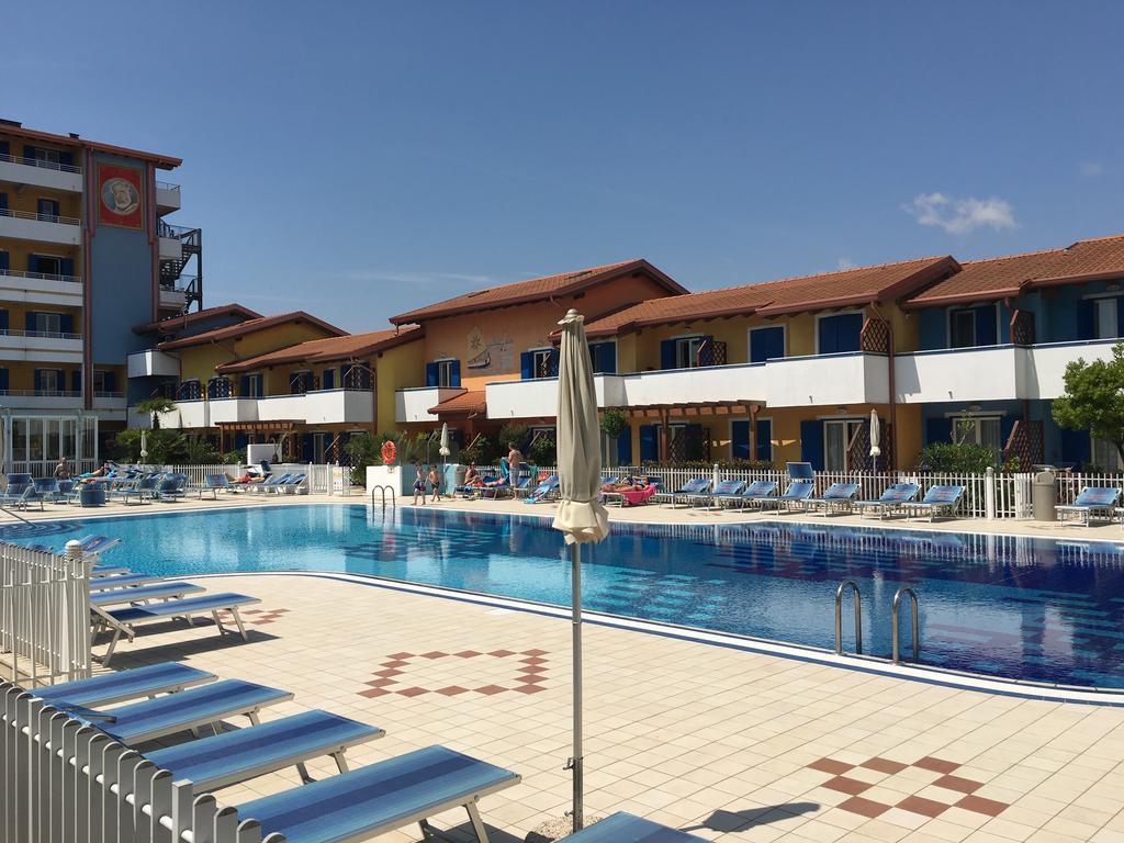 Villaggio Hemingway - Family Aparthotel Caorle Dış mekan fotoğraf